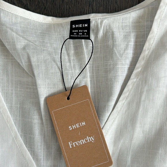 Flutter sleeve top - Picture 2 of 2